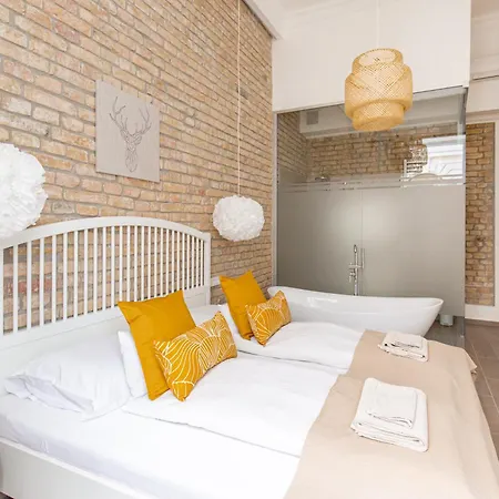 Eiffel Apartmán *